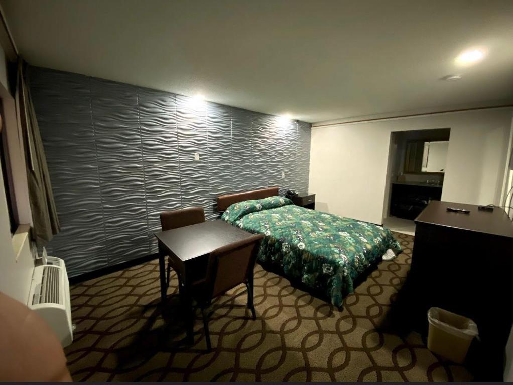 Deluxe Inn Near Toledo Ohio photo 2