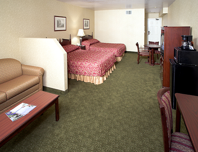 Castle Inn & Suites photo 2