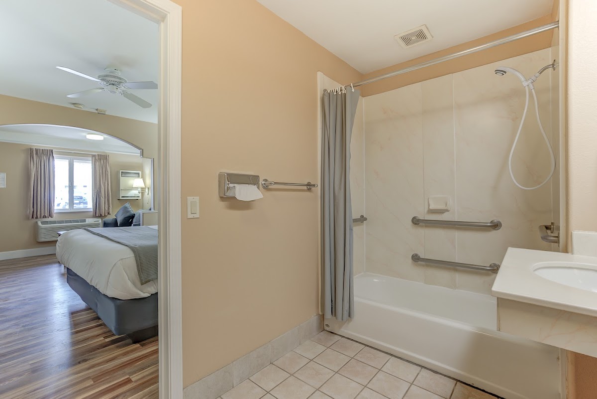 Shasta Pines Motel & Suites photo 3