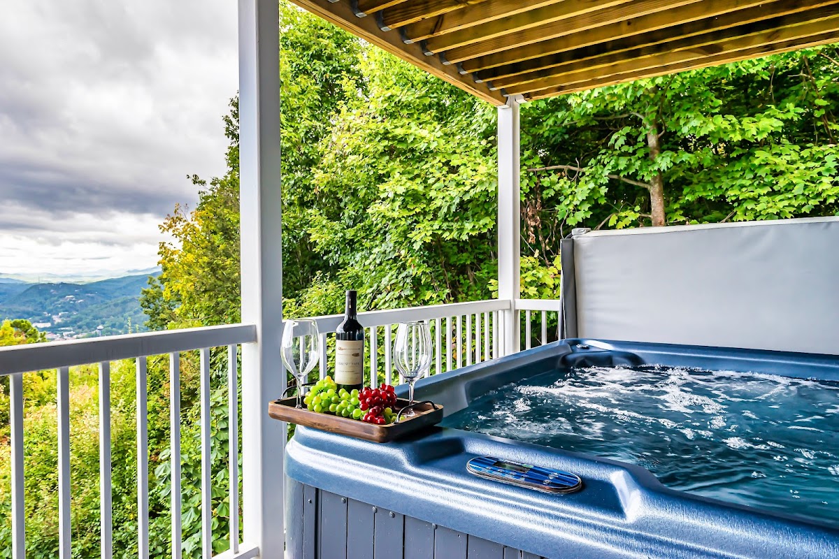 Homegrown Hideaways: Papa Bear Chalet
