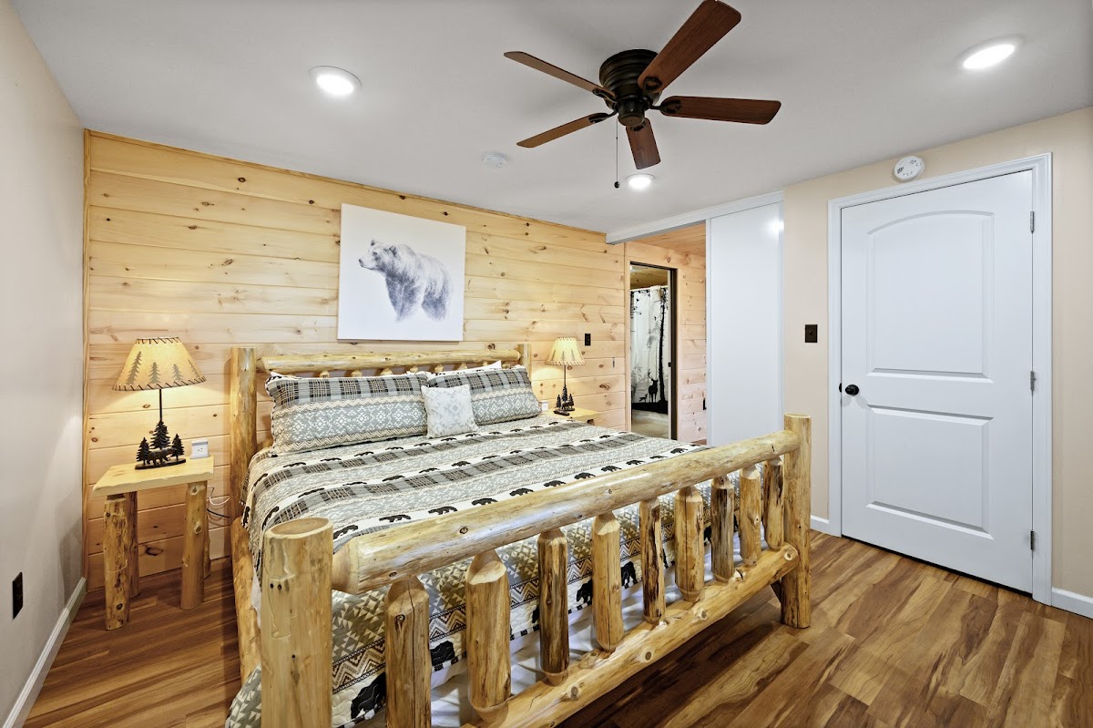 Homegrown Hideaways: Papa Bear Chalet photo 2