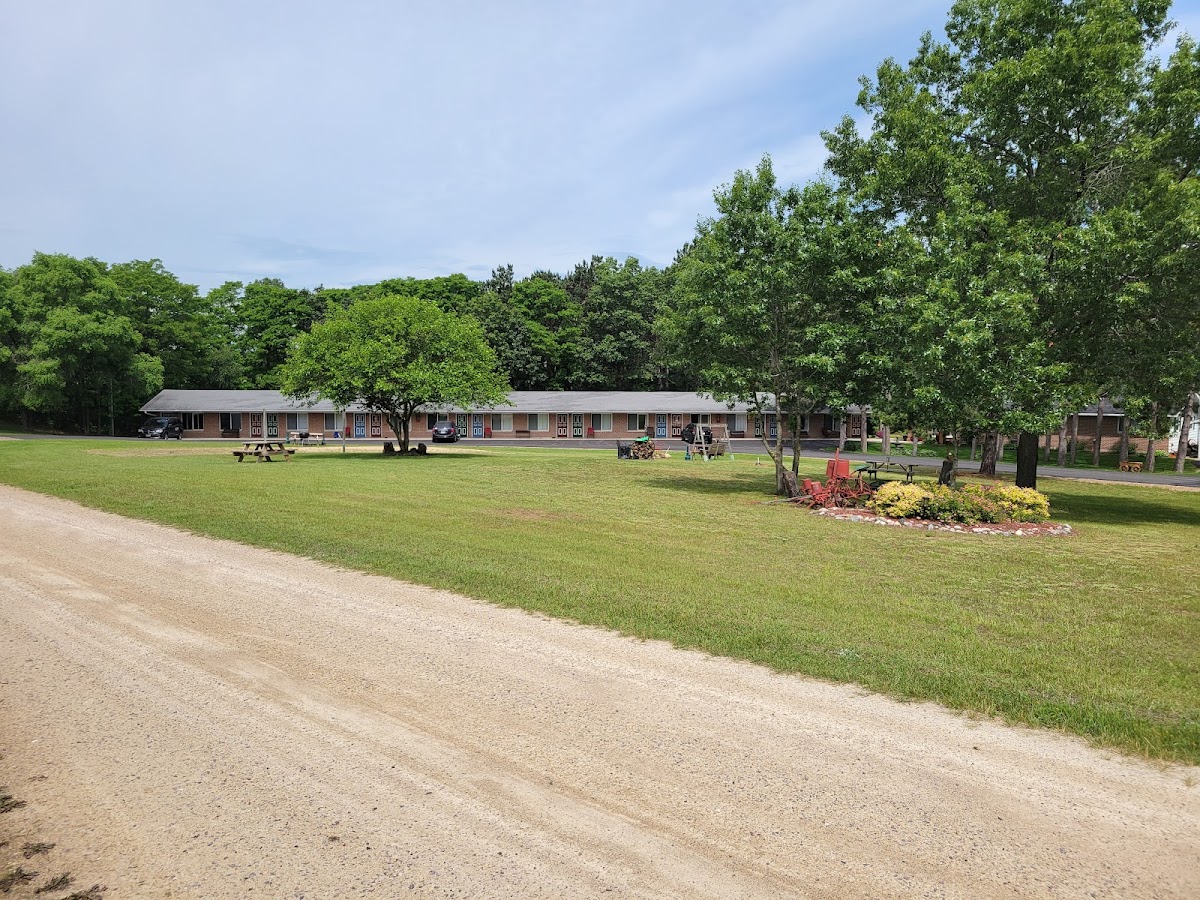 Crossroads Motel & Cabins photo 3
