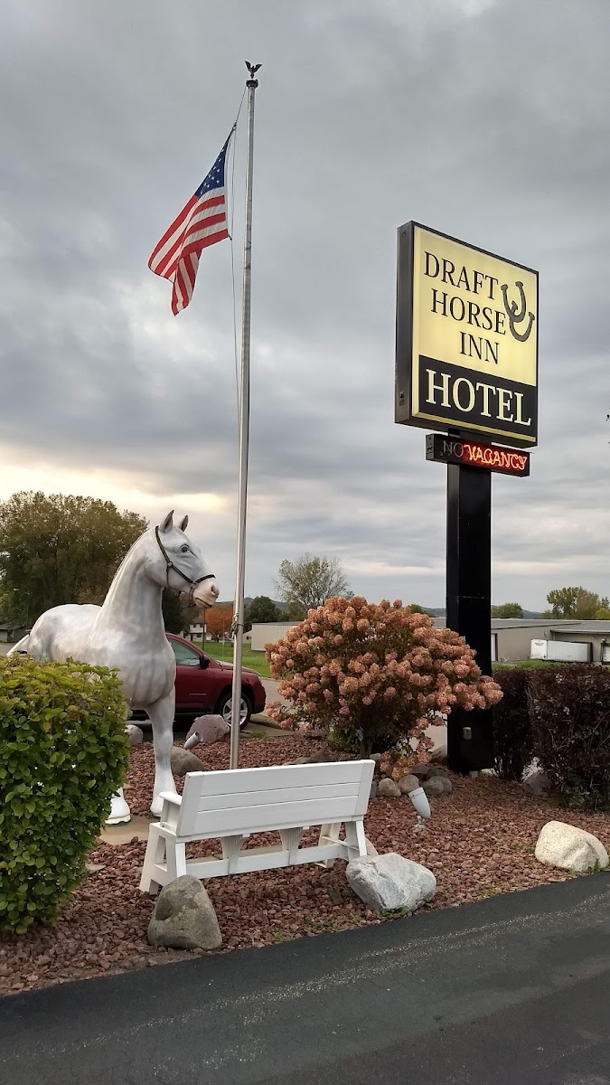 Draft Horse Inn and Suites photo 3