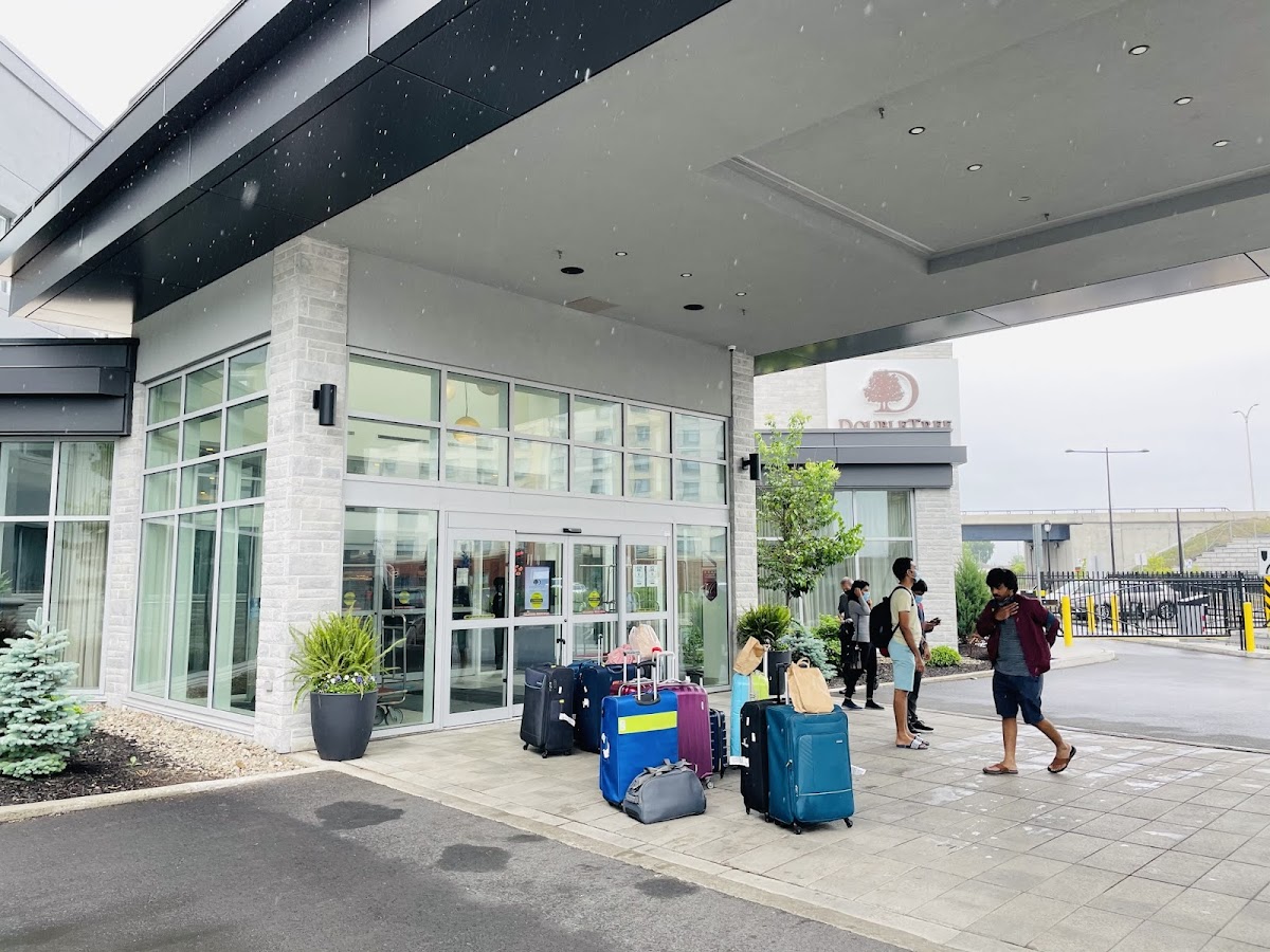 DoubleTree by Hilton Montreal Airport