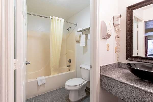 Quality Inn & Suites Dickson photo 3