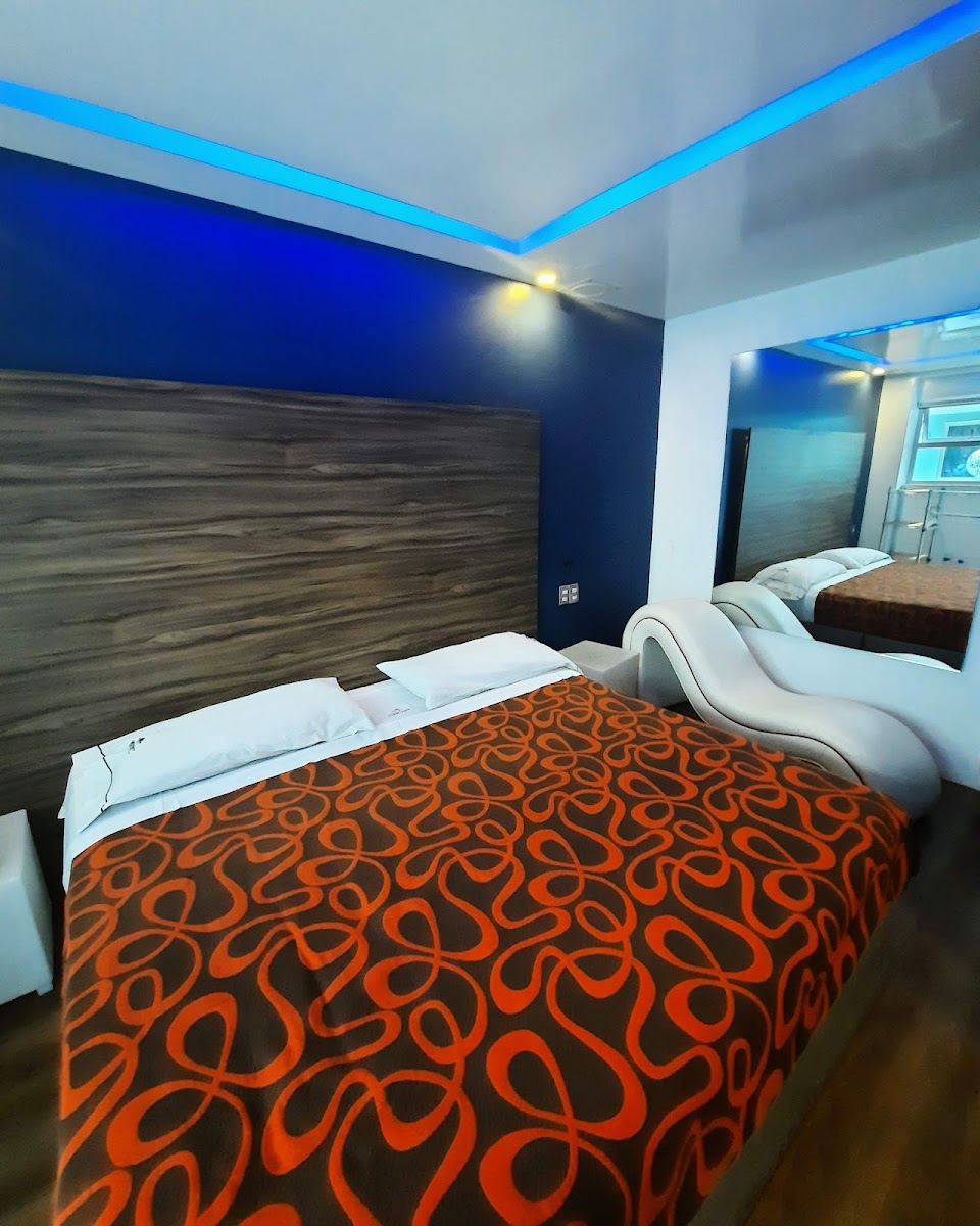 Hotel Muy photo 3
