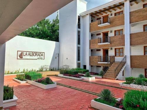 Capital O Hotel La Alborada photo 3