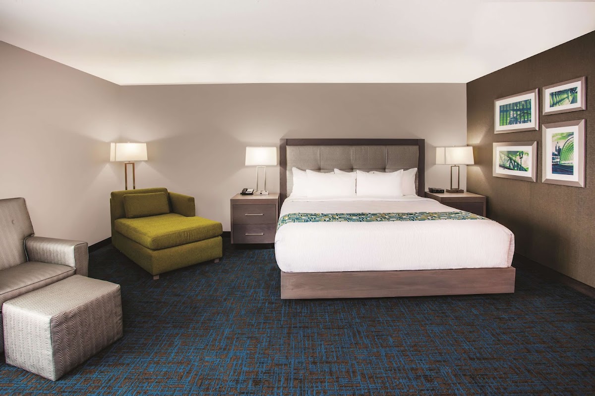 La Quinta Inn & Suites by Wyndham St. Paul-Woodbury photo 2