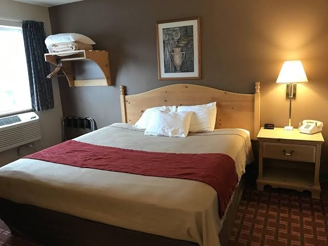 Woodridge Inn