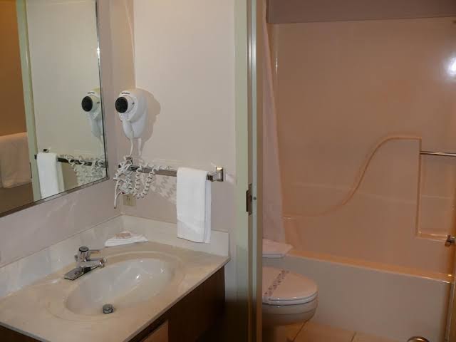 Woodridge Inn photo 2