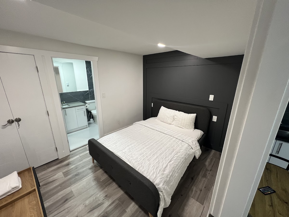 Bonanza Motel - Surrey photo 2