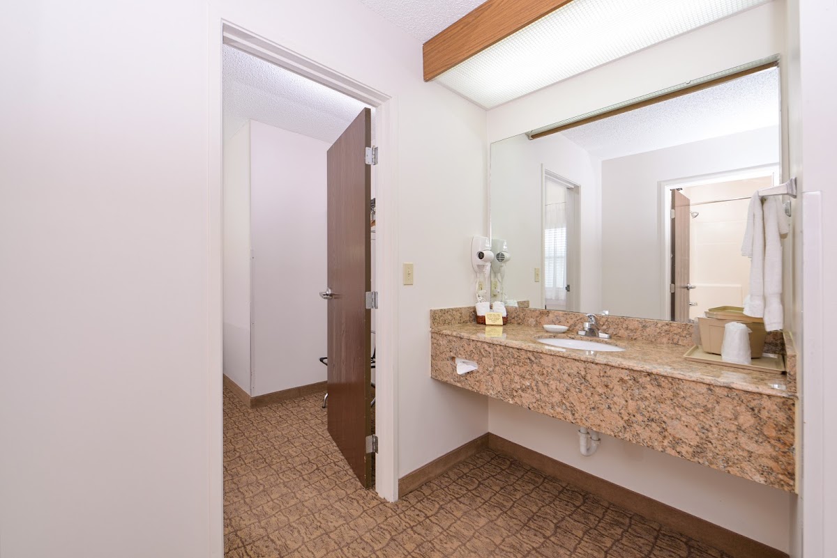 Briarwood Inn of Geneva photo 3