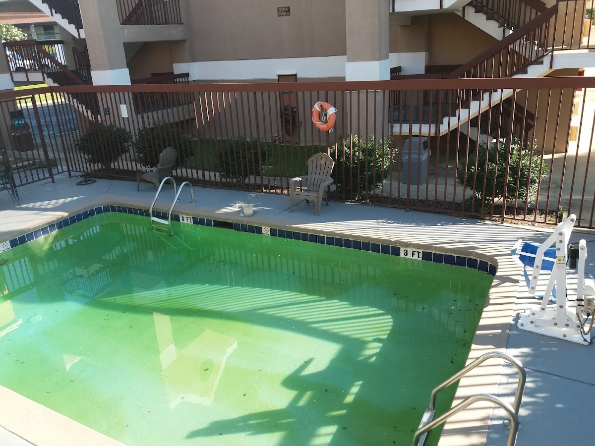 Days Inn by Wyndham Birmingham/Summit Mall photo 3