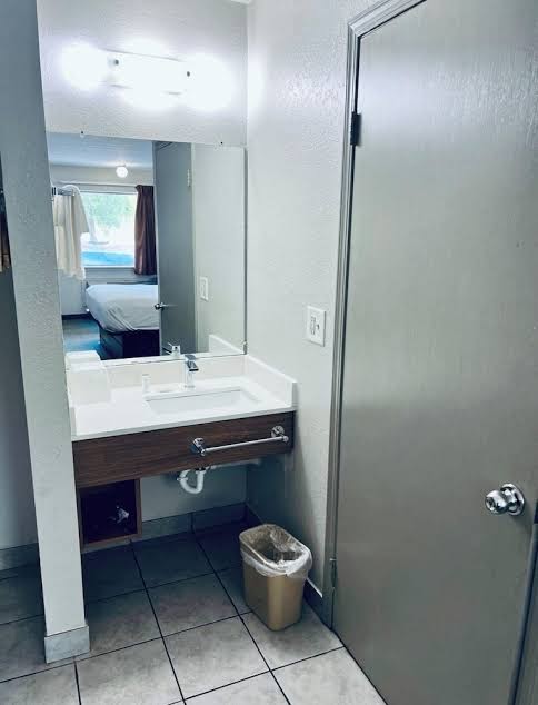 Days Inn by Wyndham Ardmore photo 3