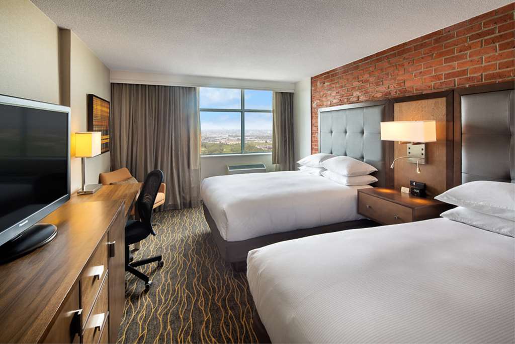 DoubleTree by Hilton Toronto Airport photo 3