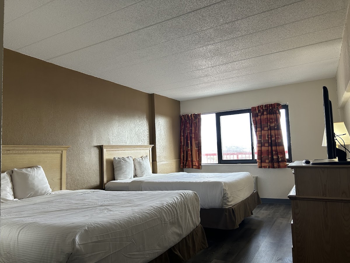 Hilltop Inn & Suites Yonkers photo 3