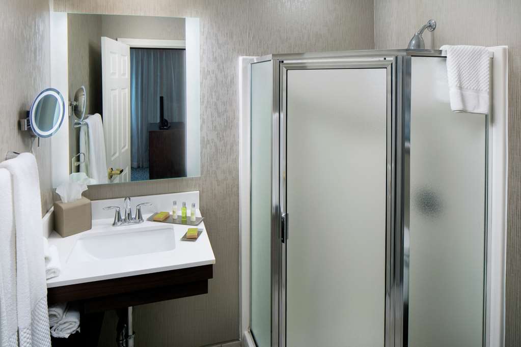 DoubleTree by Hilton Nashua photo 2