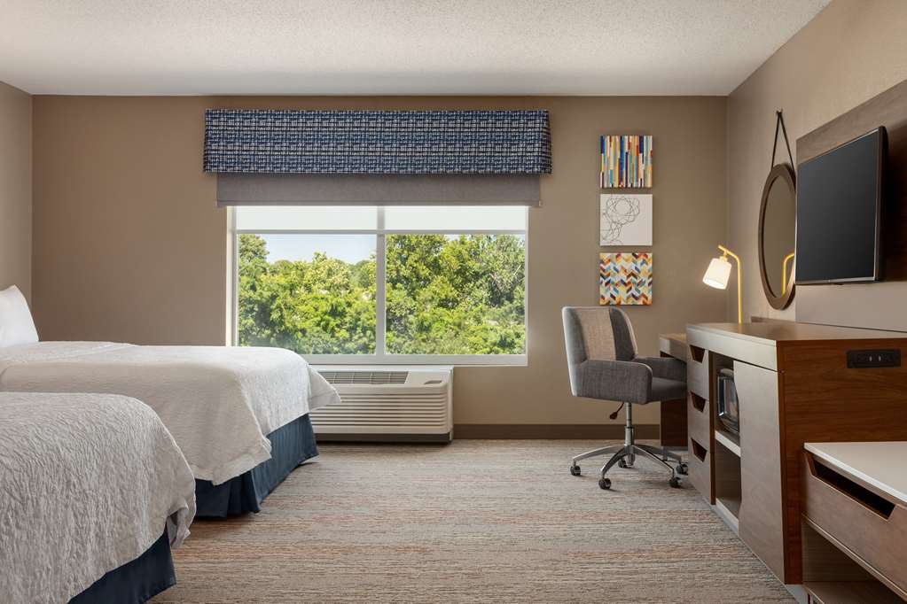 Hampton Inn St. Louis-Columbia photo 2