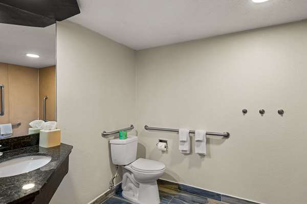 Quality Inn & Suites North Little Rock photo 2