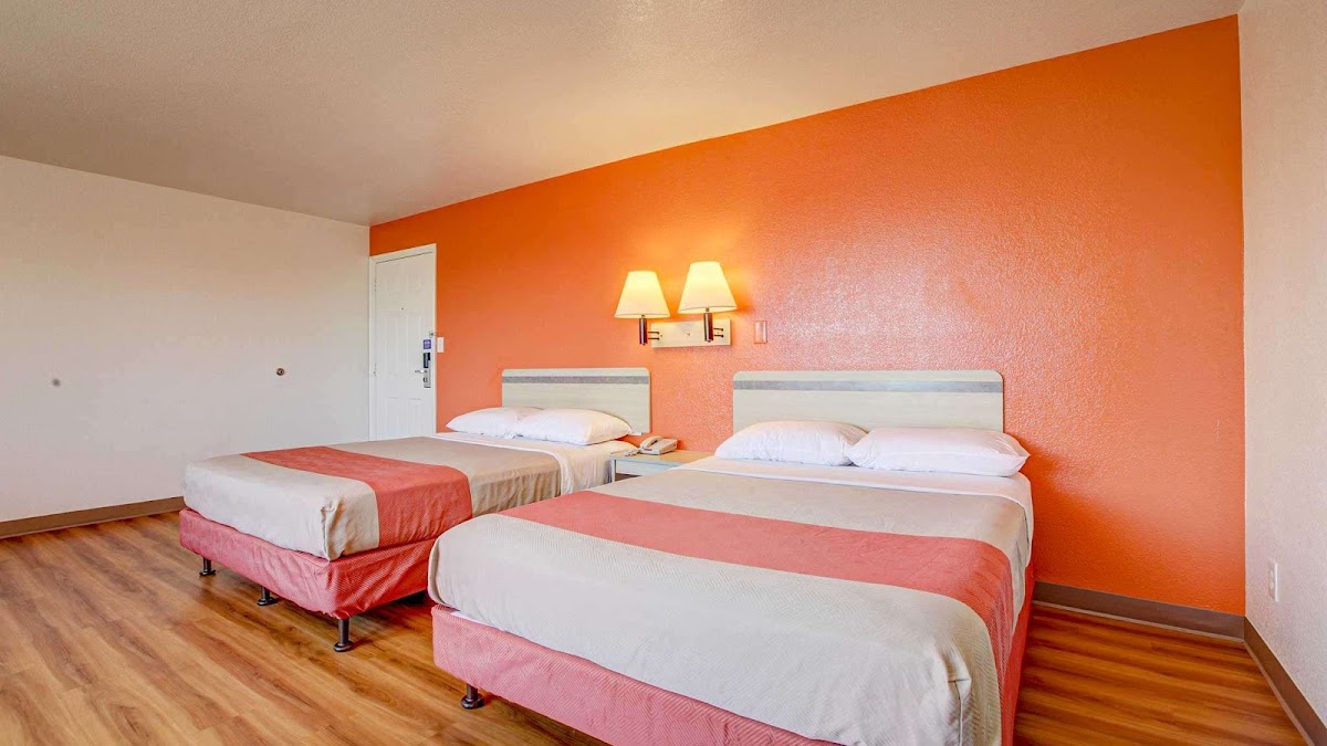 Motel 6 Bellflower, CA - Los Angeles photo 2