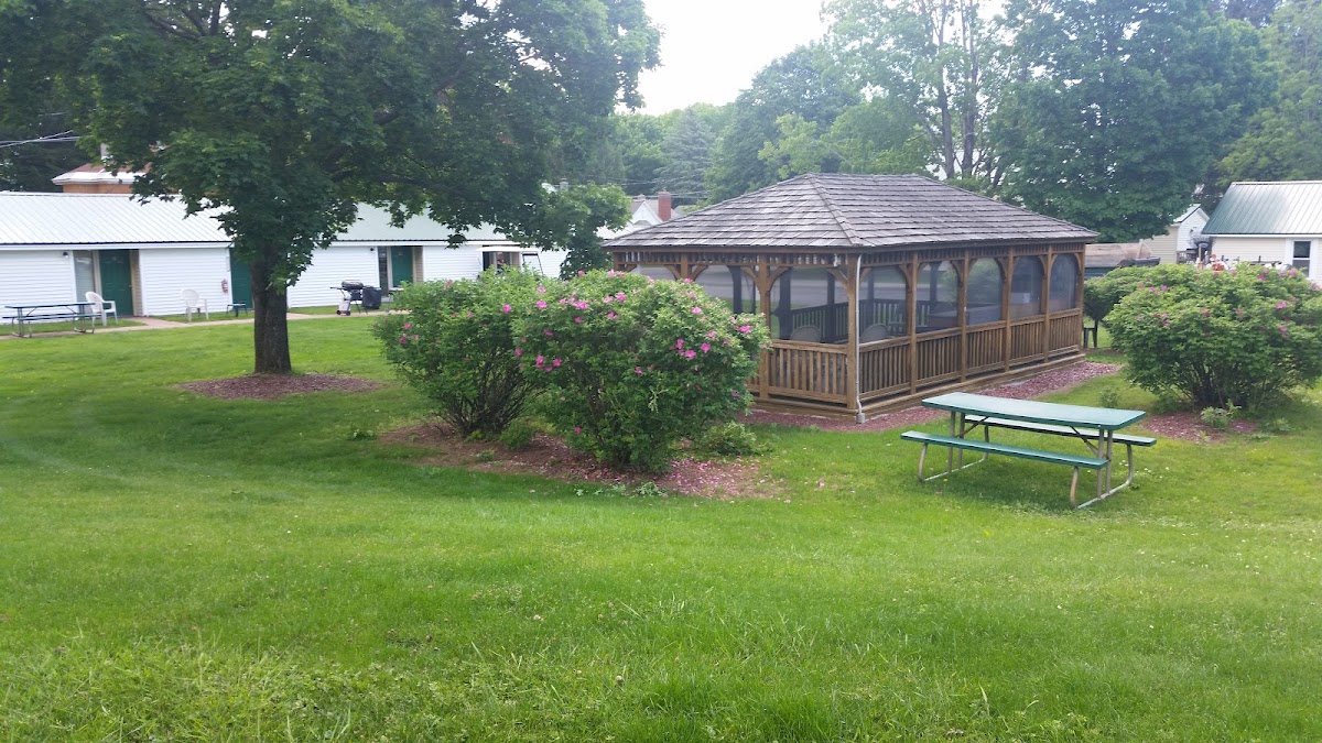 Adirondack Inn