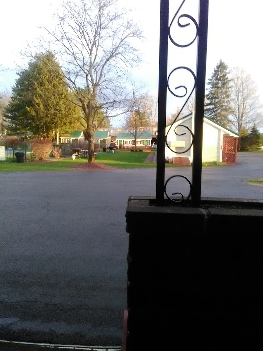 Adirondack Inn photo 3