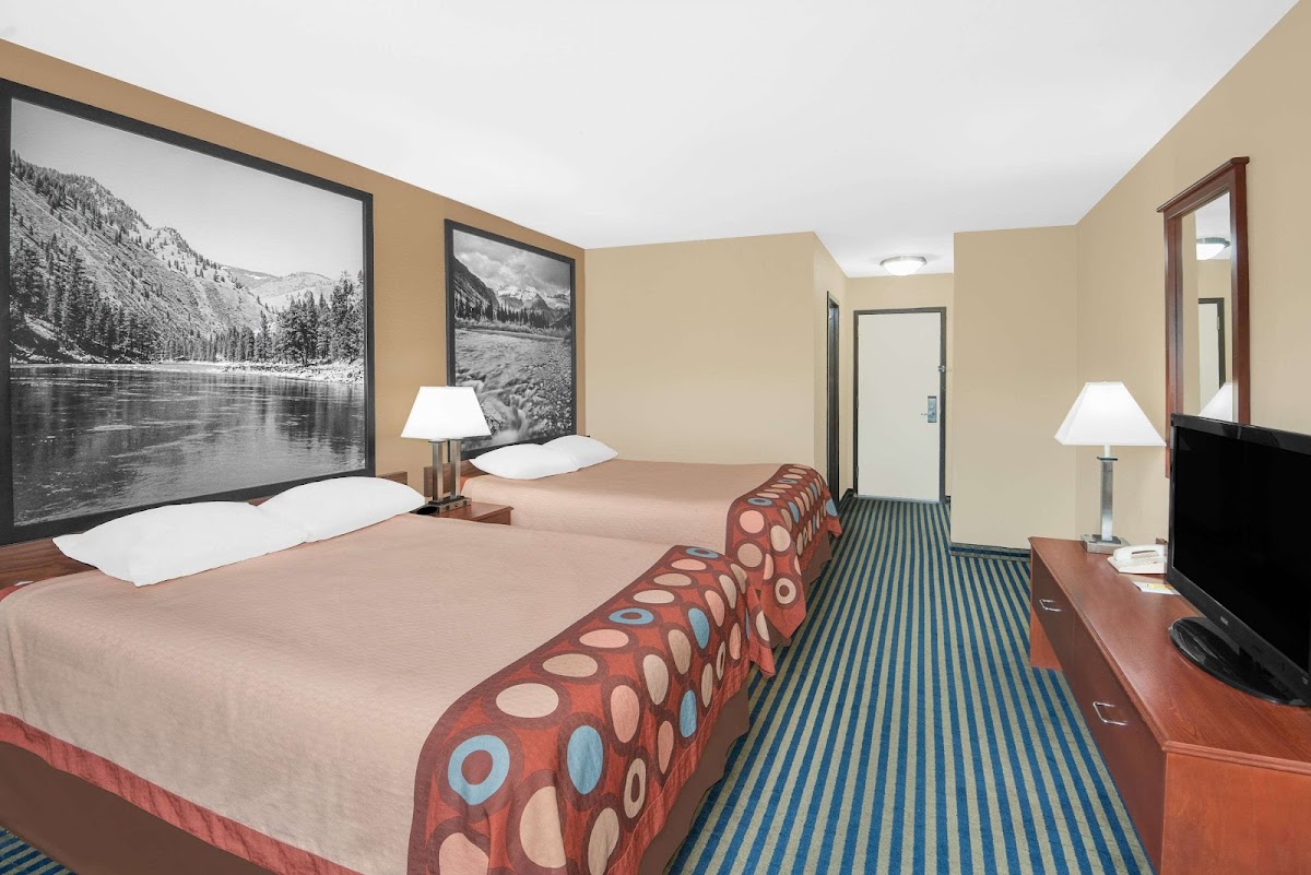 Super 8 by Wyndham Marshalltown photo 2