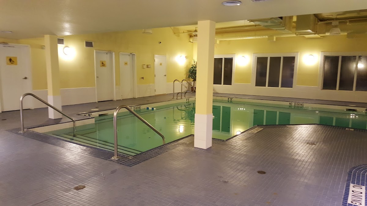 Super 8 by Wyndham Cranbrook photo 3