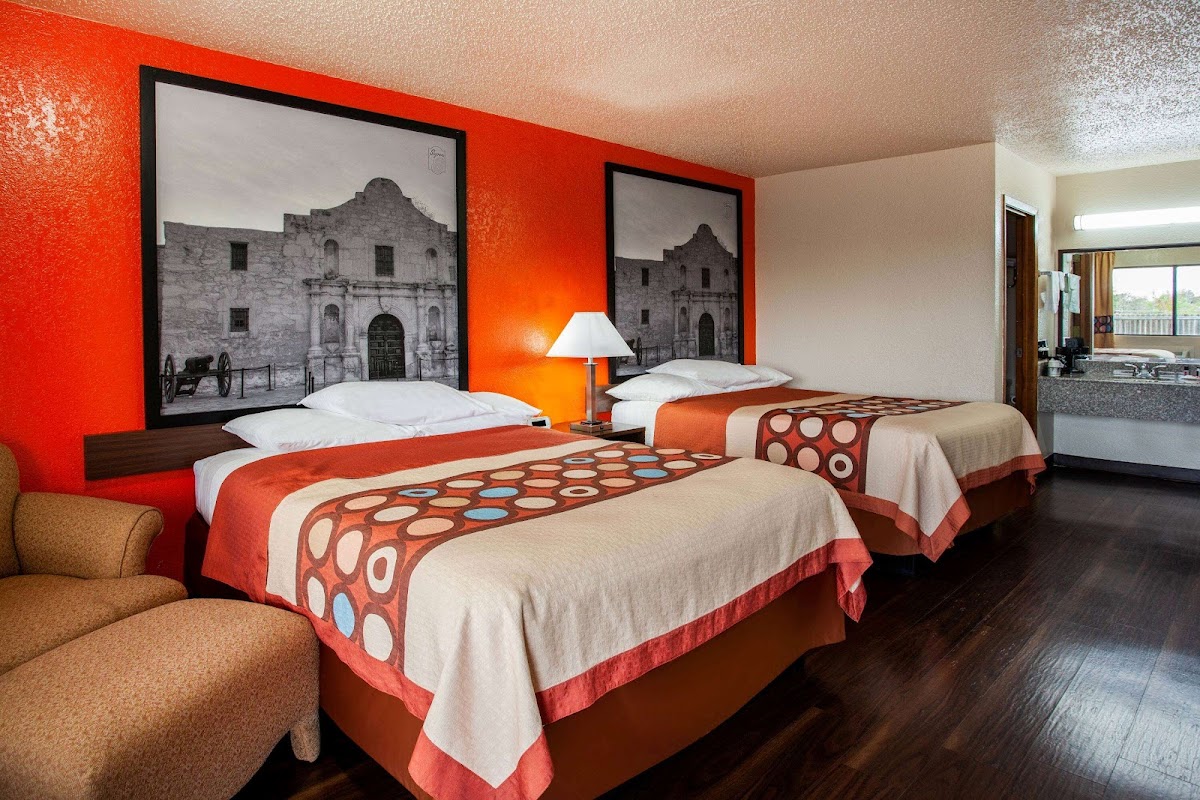 Super 8 by Wyndham Giddings photo 2