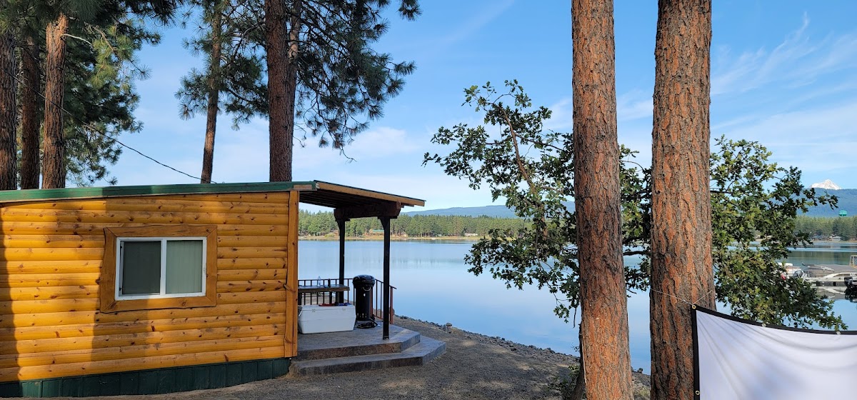 Pine Hollow Lakeside Resort