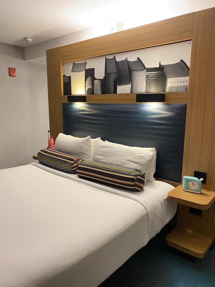 Aloft Chicago Downtown River North photo 3