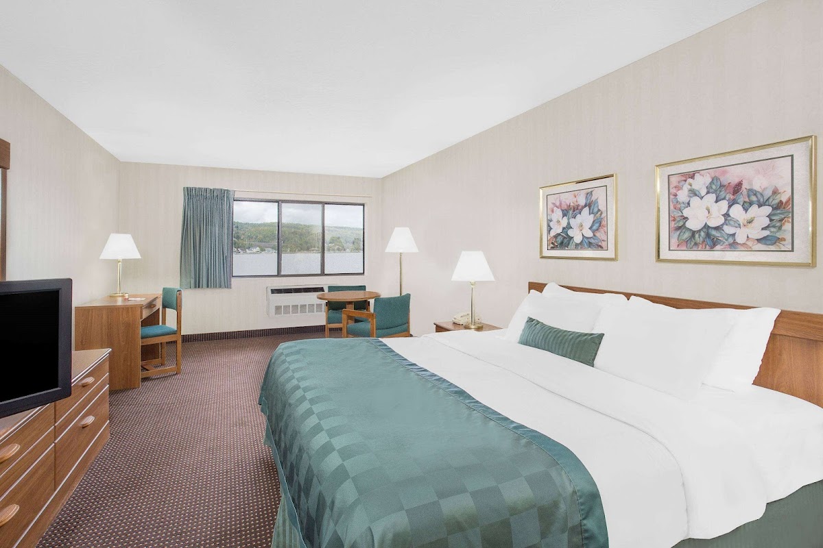 Ramada by Wyndham Hancock Waterfront photo 3