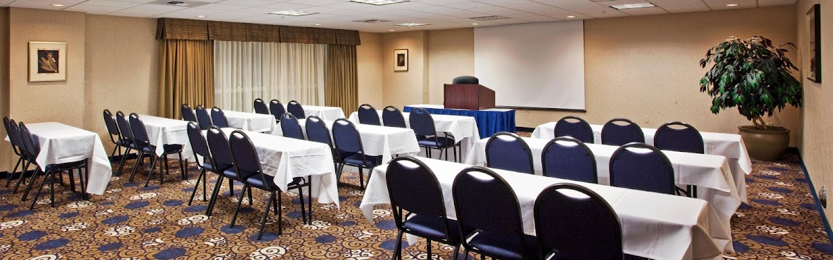 Holiday Inn Express & Suites Seattle-Sea-Tac Airport by IHG photo 3
