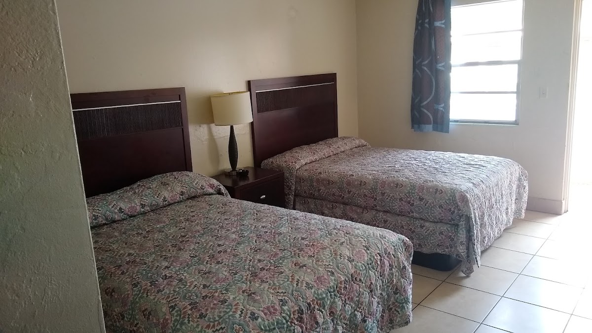 Oaks Motel