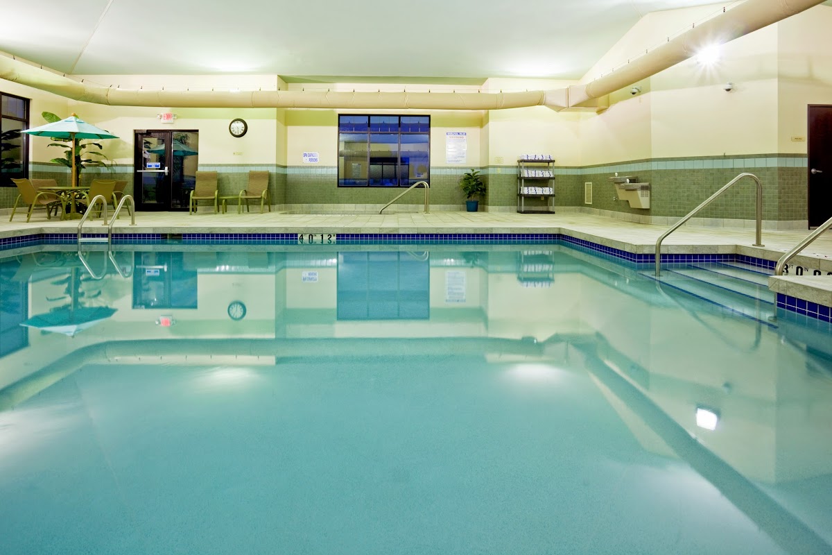 Holiday Inn Express & Suites Madison - Verona, an IHG Hotel photo 3