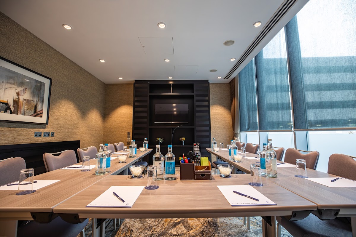 DoubleTree by Hilton Woking photo 2