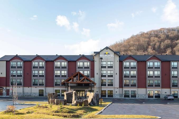 Microtel Inn & Suites by Wyndham Mont Tremblant photo 3