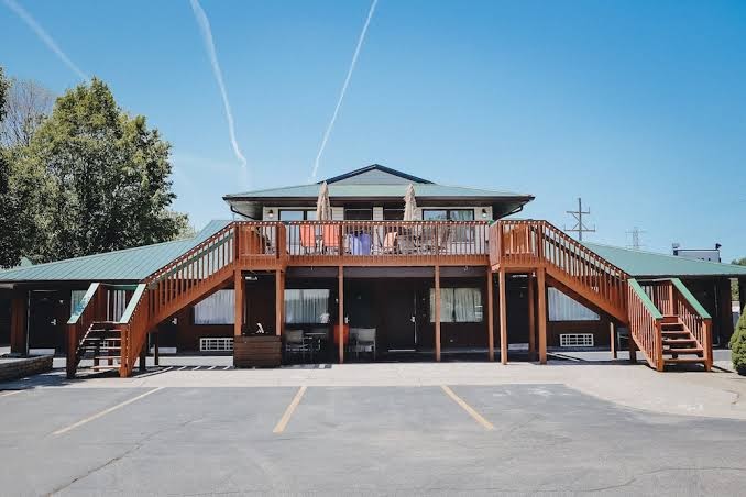 The Inn at Gull Lake