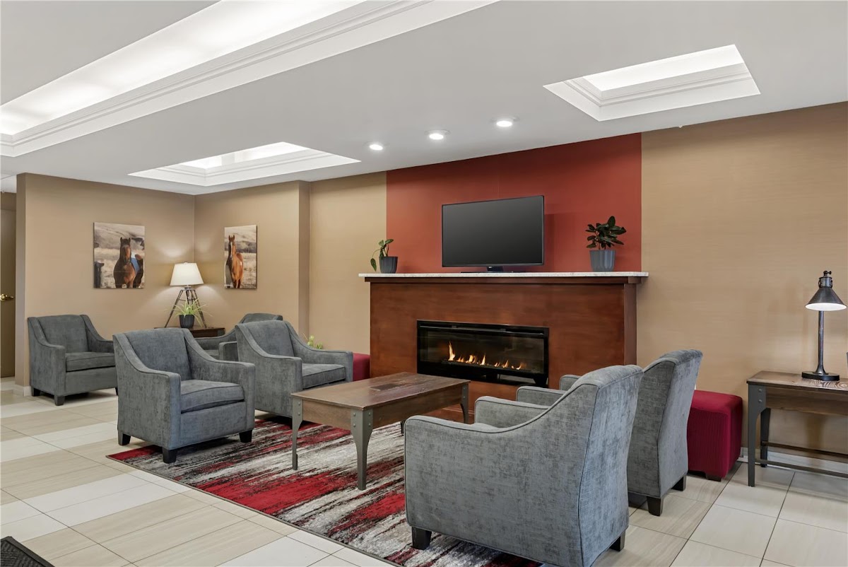 Best Western Plus Red Deer Inn & Suites photo 2