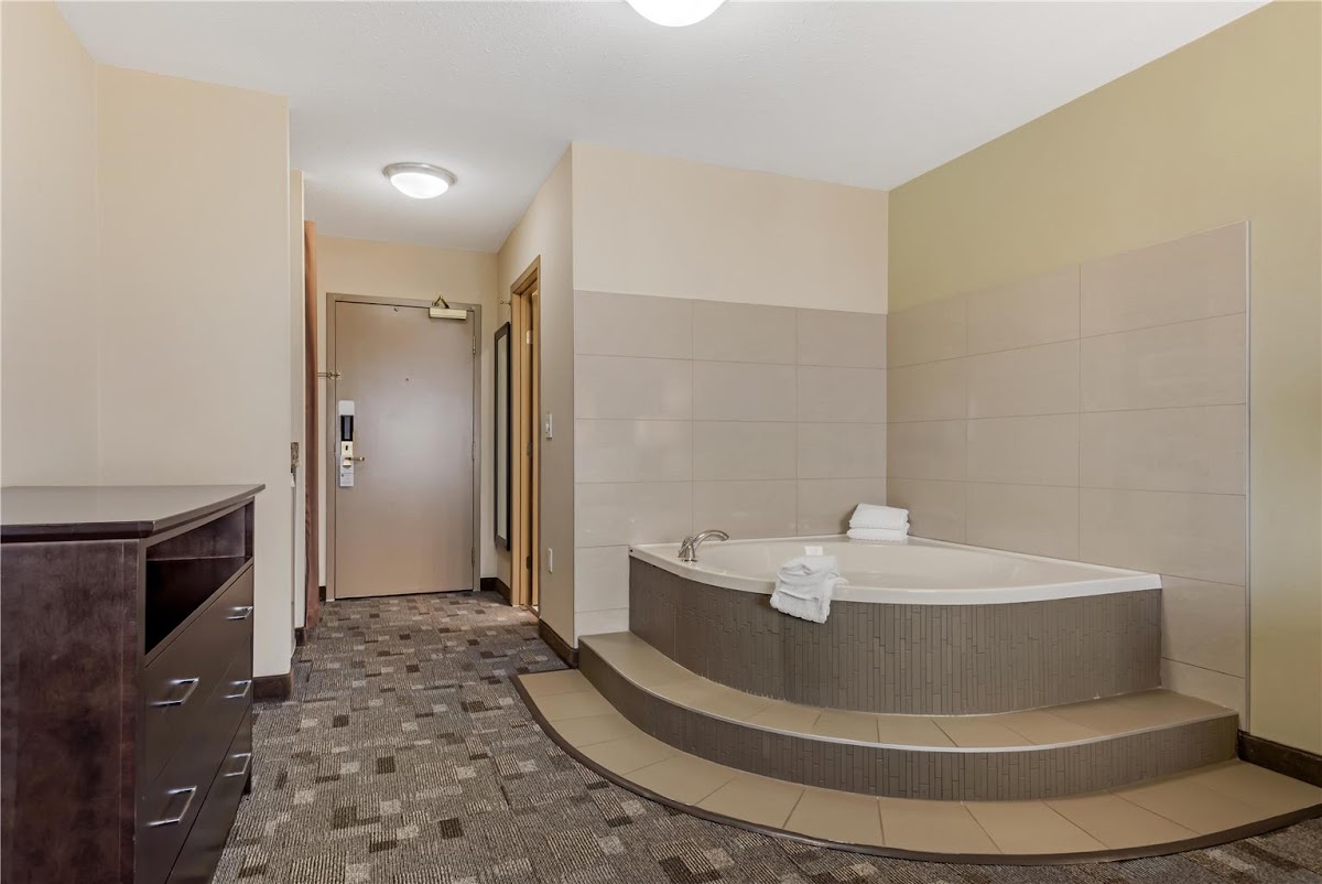 Best Western Plus Red Deer Inn & Suites photo 3