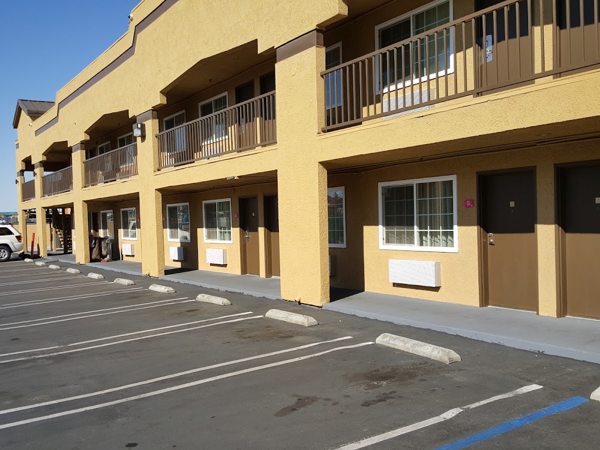 La Quinta Inn & Suites by Wyndham Hesperia Victorville photo 3