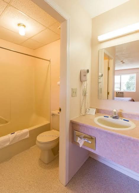 Bon Voyage Inn photo 3