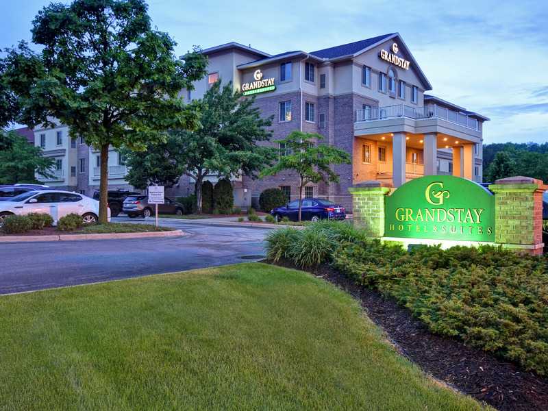 GrandStay Hotel & Suites La Crosse