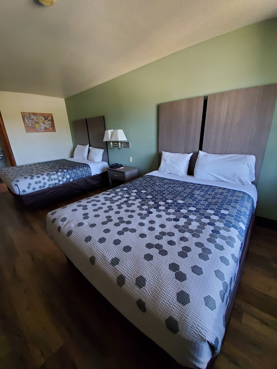 Econo Lodge Portland Airport photo 2