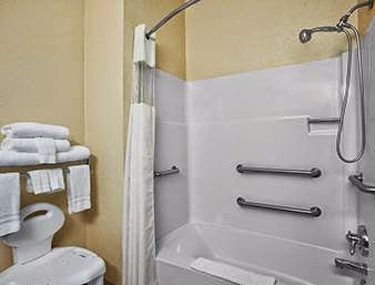 Days Inn & Suites by Wyndham Benton Harbor MI photo 3