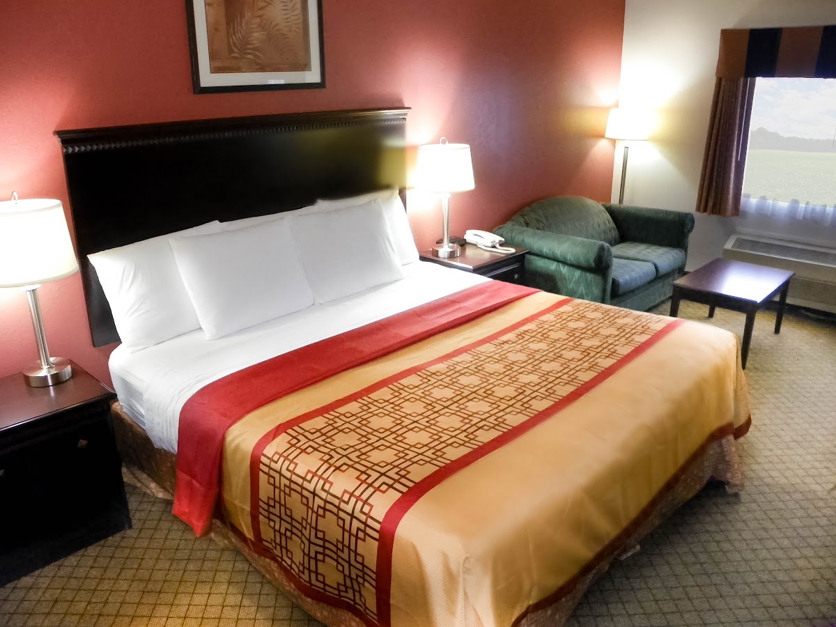 Royalton Inn & Suites Upper Sandusky photo 2