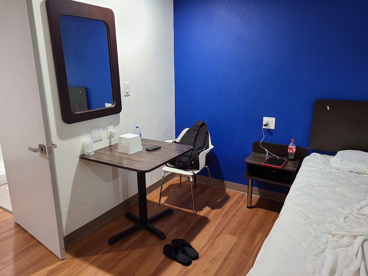 Motel 6 Houston, TX - Downtown North photo 2