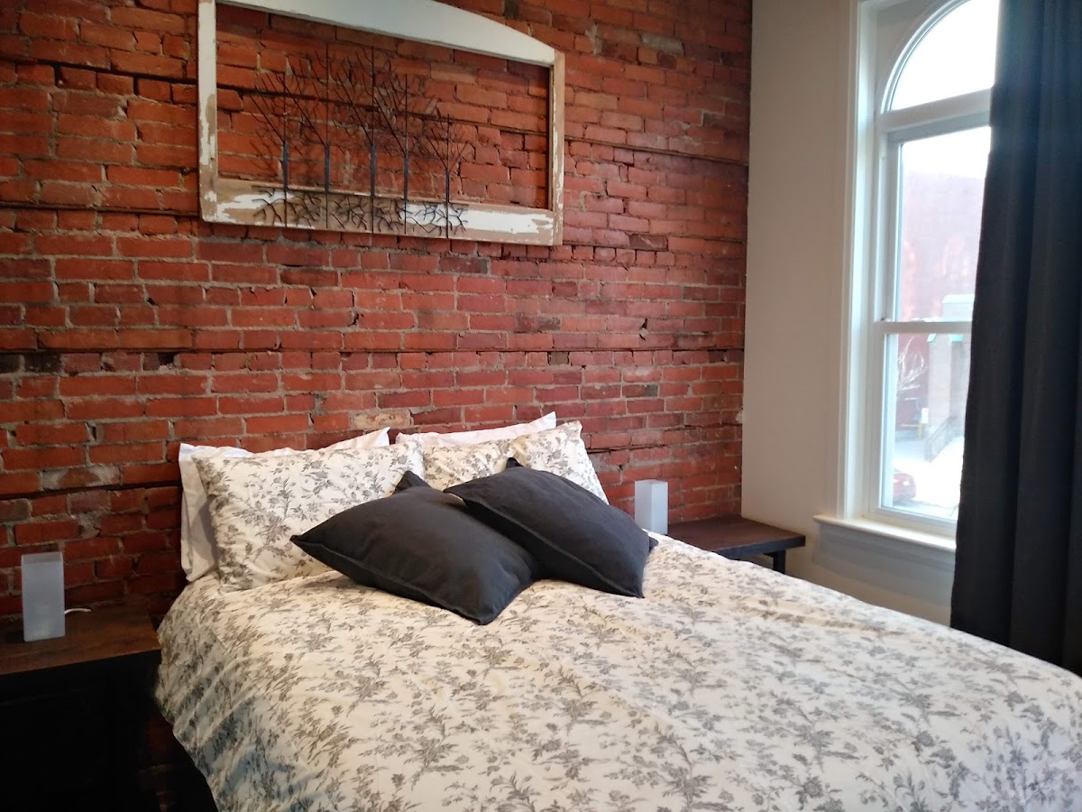 Debonaire Suites photo 2