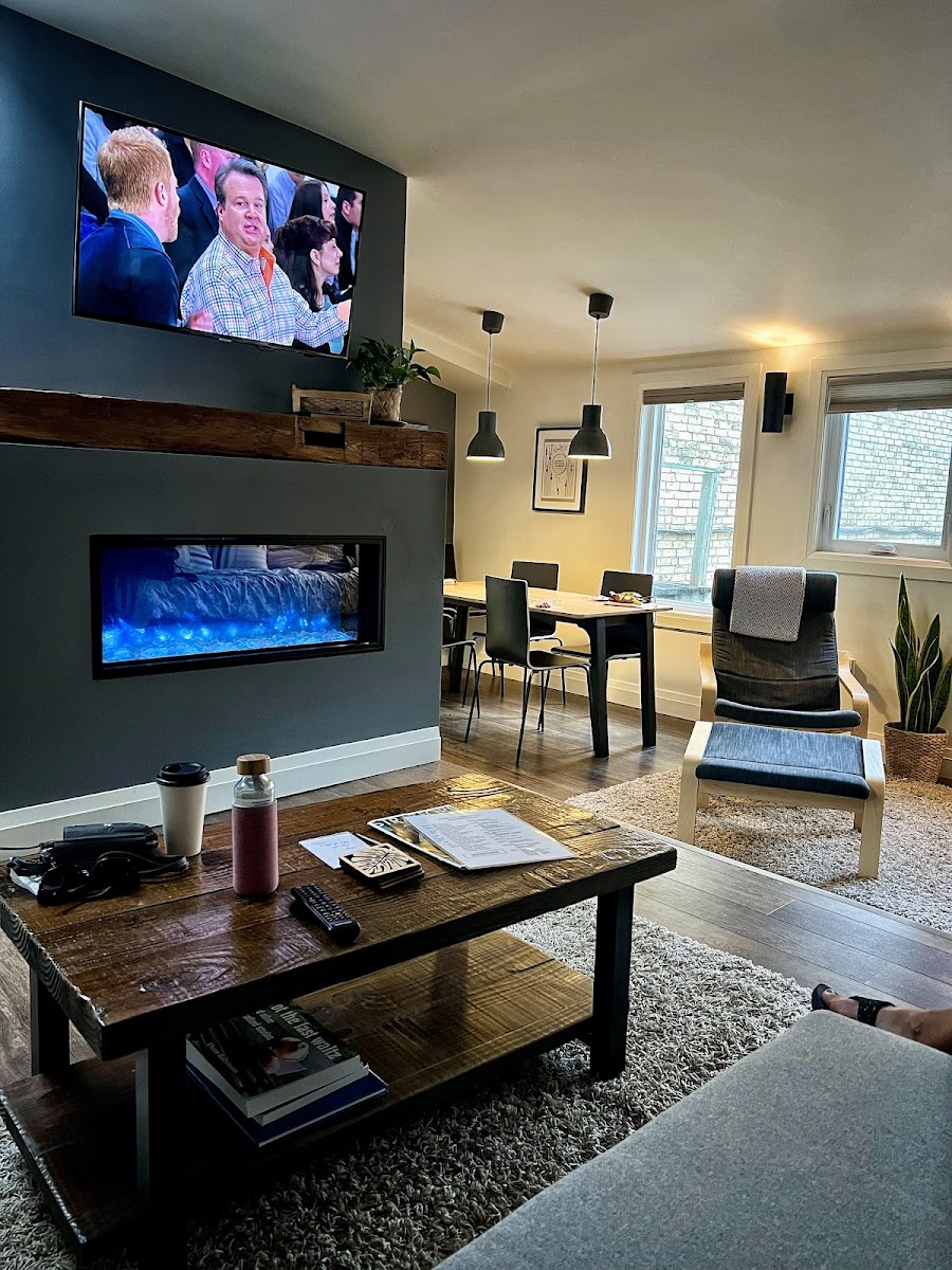 Debonaire Suites photo 3
