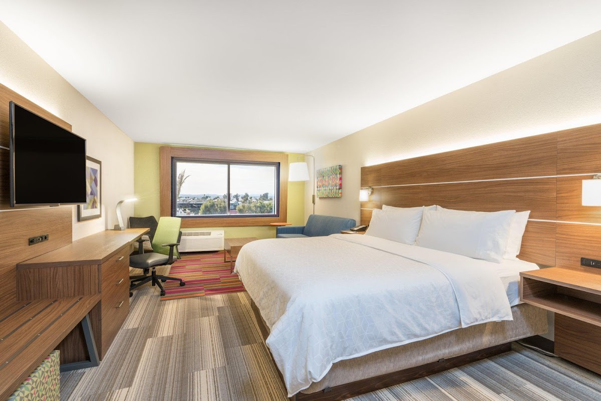 Holiday Inn Express & Suites Lake Havasu - London Bridge by IHG photo 2